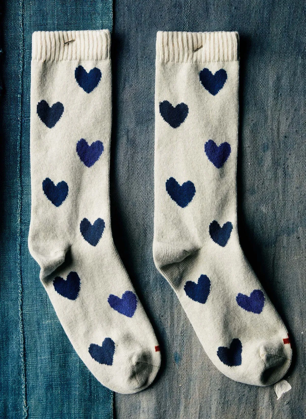 Women Imogene + Willie blue heart sock in natural