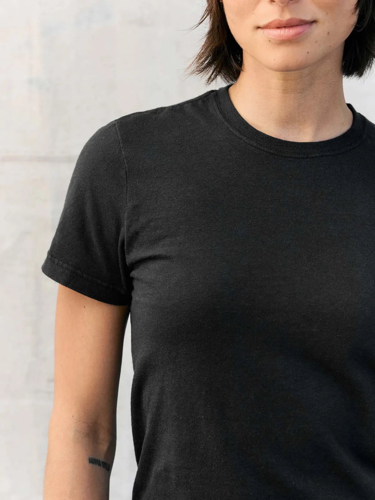 Women Imogene + Willie the cotton project tee in faded black