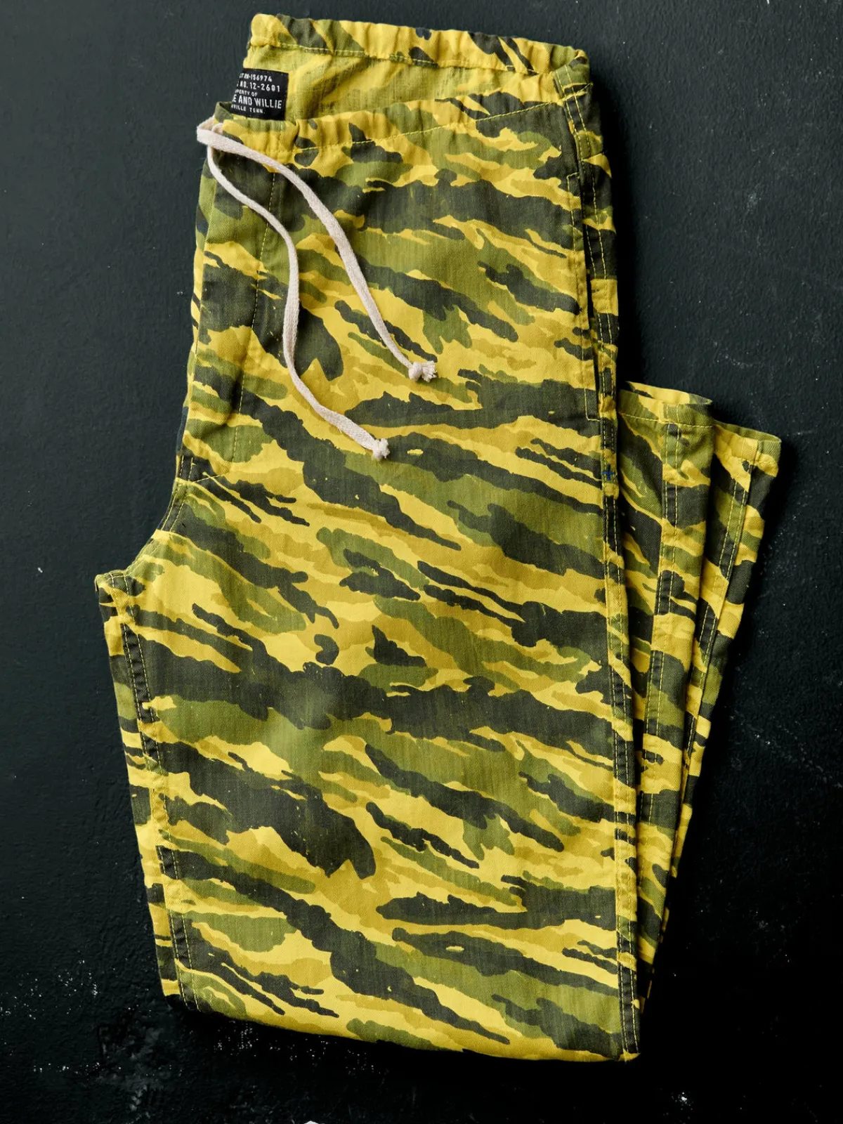 Women Imogene + Willie the lounge pant in brushstroke camo