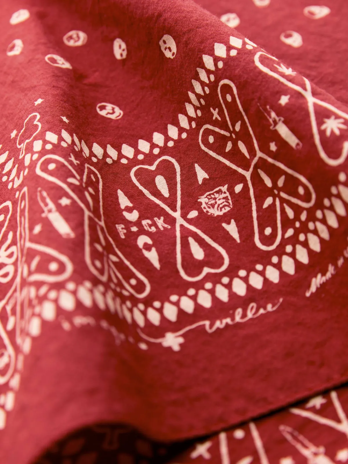 Women Imogene + Willie the "muerte" bandana in red
